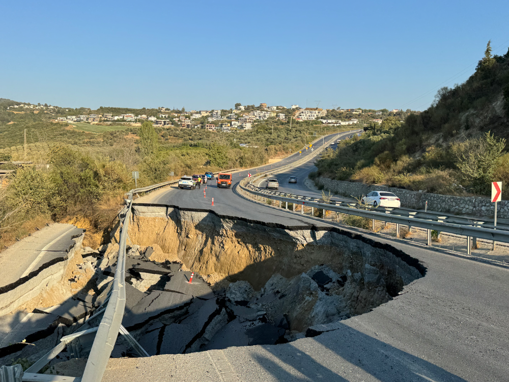 Kuşadası istikameti trafiğe kapandı: